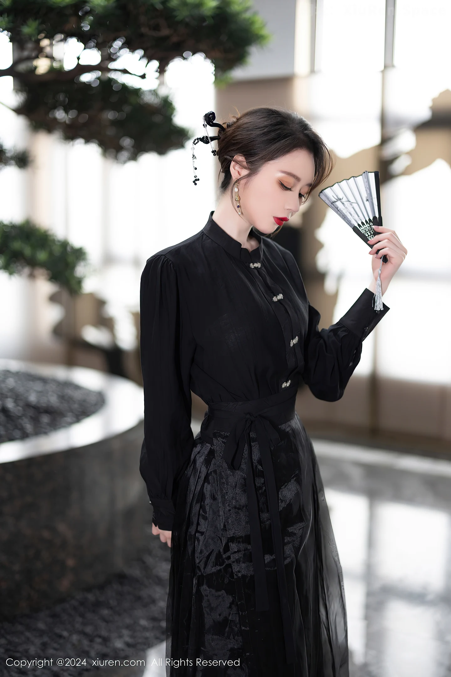 图片[4]-[XiuRen秀人网]VOL.8465 模特梦心玥性感黑色长裙露浅黄色内衣秀高挑曼妙身姿诱惑写真82P-秀人网官方网站